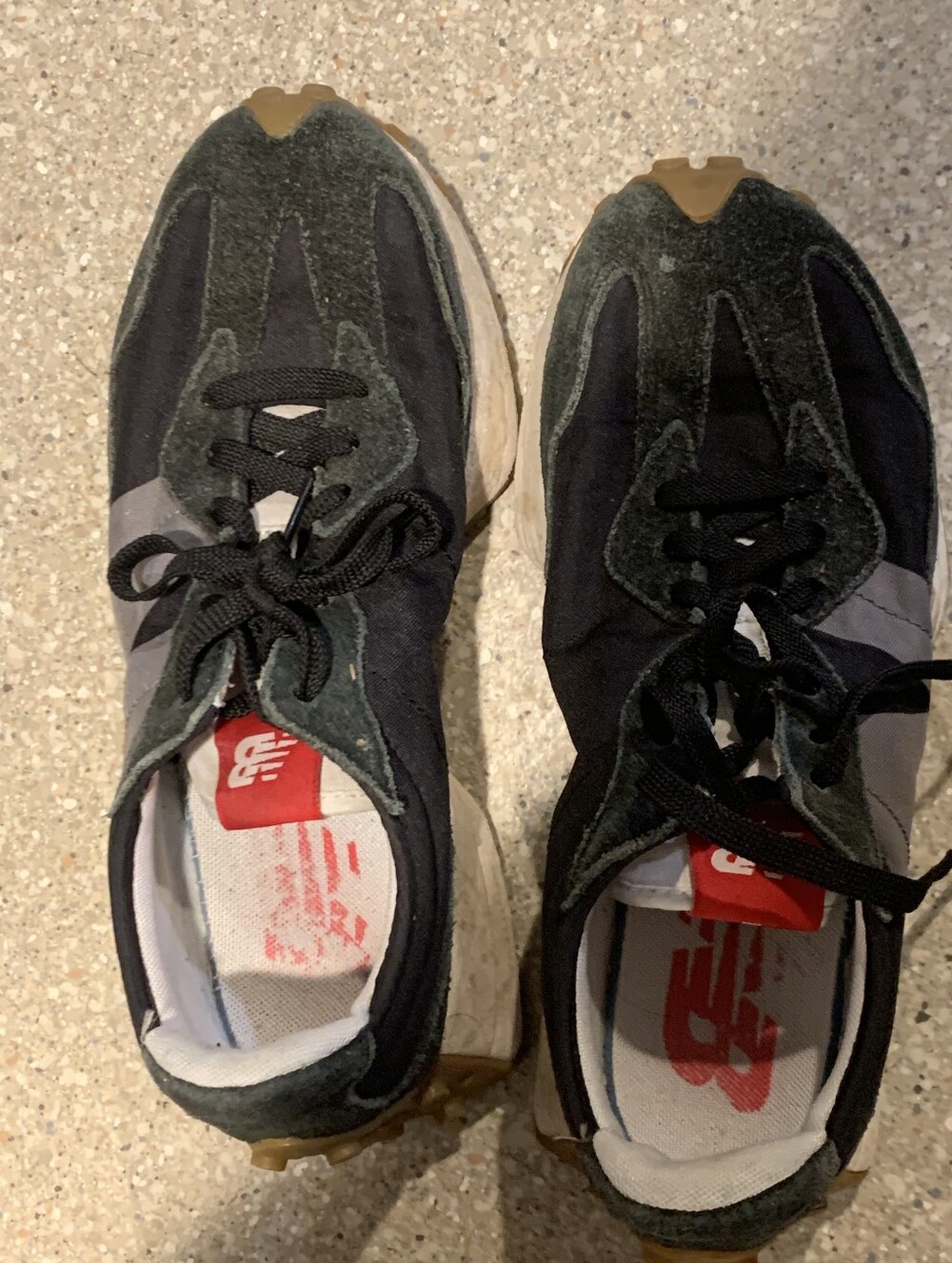 #718 "New Balance" Used The 327 Sneaker